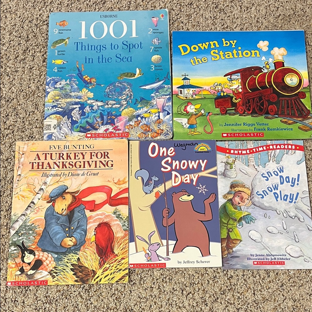 🍀6/$20 Scholastic Colorful Storybook Collection